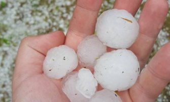 Padao grad veličine oraha (FOTO/VIDEO)