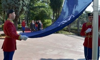 NATO zastava svečano podignuta ispred Ministarstva odbrane i u kasarnama Vojske CG