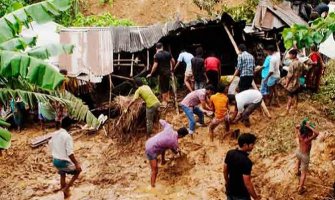 U klizištima u Bangladešu poginulo najmanje 57 ljudi (VIDEO)