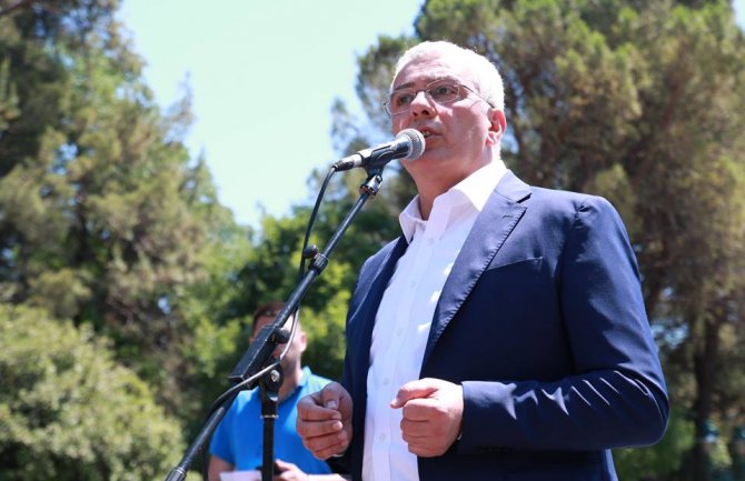 Mandić: Crna Gora na ivici građanskog rata