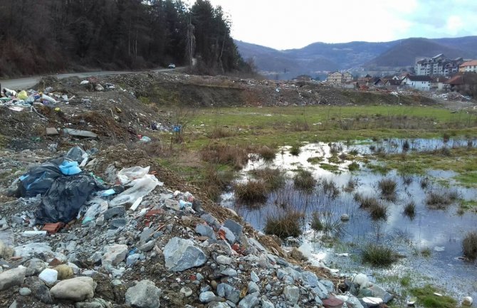 Bijelo Polje: Obećani sportski  tereni pretvoreni u deponiju(FOTO)