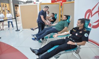 83 davaoca darivalo dragocjenu tečnost