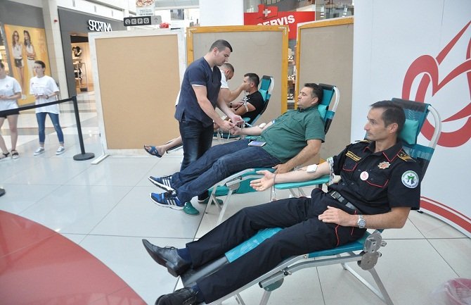 83 davaoca darivalo dragocjenu tečnost