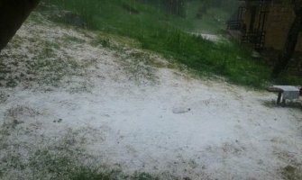 Grad poharao bjelopoljska sela, usjevi uništeni, livade zabijeljele(VIDEO/FOTO)