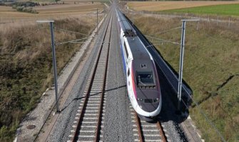 Ubistvo i samoubistvo u Francuskoj: Vezao ženu za prugu i legao pored nje