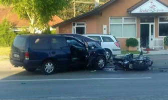 Pogledajte snimak sudara motora i automobila u Bijelom Polju (VIDEO)