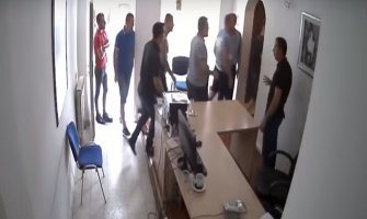 Ovako je izgledao upad u prostorije Nove srpske demokratije (VIDEO)