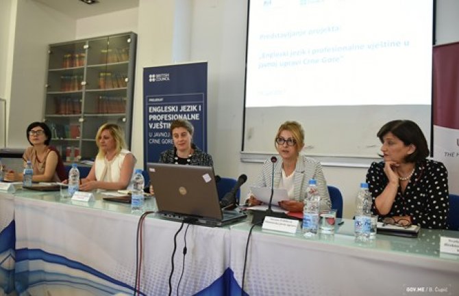 Unaprijediti znanje engleskog jezika kod državnih i lokalnih službenika