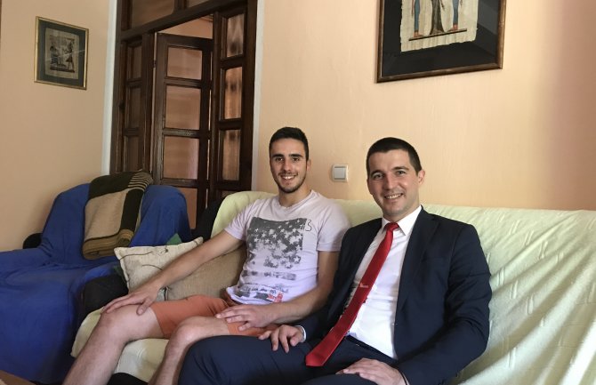 Za prvih pet danakampanje podrška Demokratama na Cetinju 26,31%