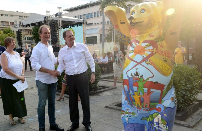 Ambasada Njemačke poklonila Glavnom gradu simbol Berlina