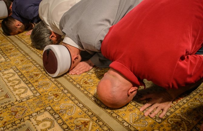 U džamijama širom Crne Gore klanjan bajram-namaz: Početak novih uspjeha