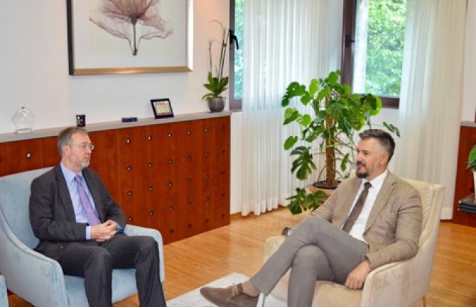 Irska snažno podržava evropski put Crne Gore