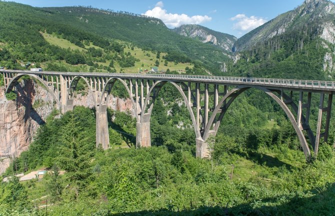 Tragedija na Đurđevića Tari: Radnik poginuo dok je pokušavao da pomogne turistikinji