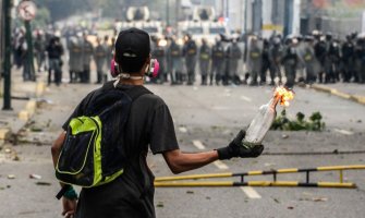 Antivladini protesti u Venecueli: U neredima od aprila poginulo najmanje 80 osoba