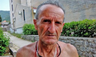 Baošići:Turistkinja zaboravila torbu na štandu, sjutradan je dobila nazad