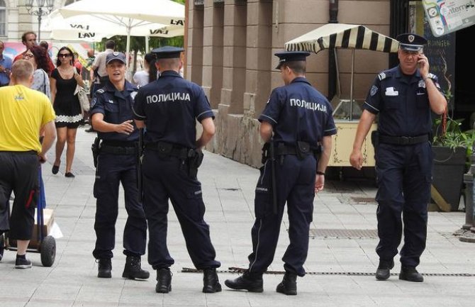 Pomoć kolega: Pripadnici MUP-a Srbije tokom turističke sezone u Crnoj Gori 