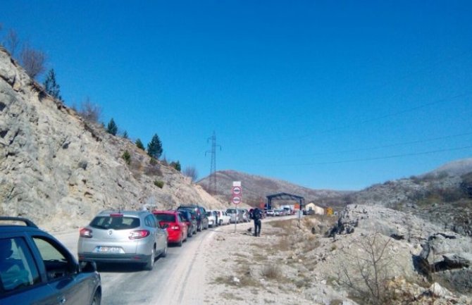 Udvostručen promet na graničnim prelazima sa Hrvatskom i BiH