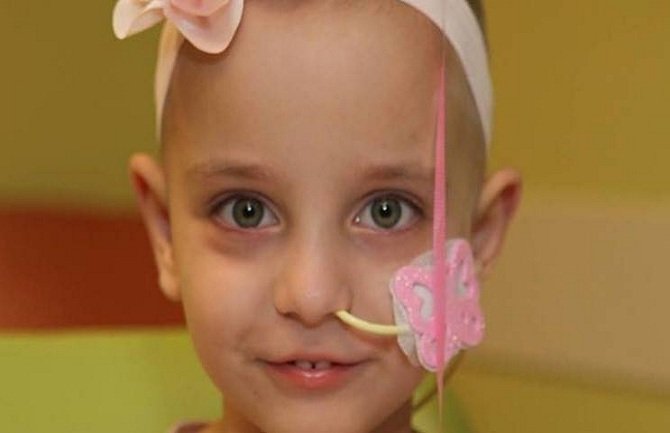 Anđeo koji je ujedinio CG: Selena proslavila rođendan sa sestrom (FOTO)