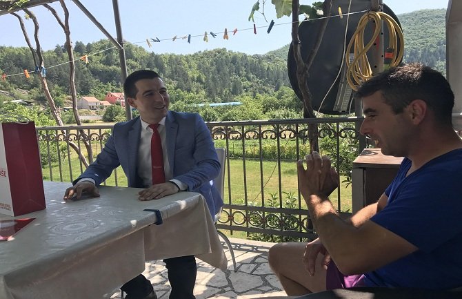 Glavni problem mještana Donjeg polja su nezaposlenost i vodosnabdijevanje