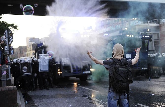 Haos tek slijedi: Na protestima u Hamburgu povrijeđeno 76 policajaca