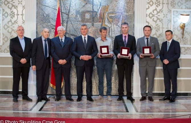 Uručene Trinaestojulske nagrade Šćepanoviću, Kaljaju i Saviću