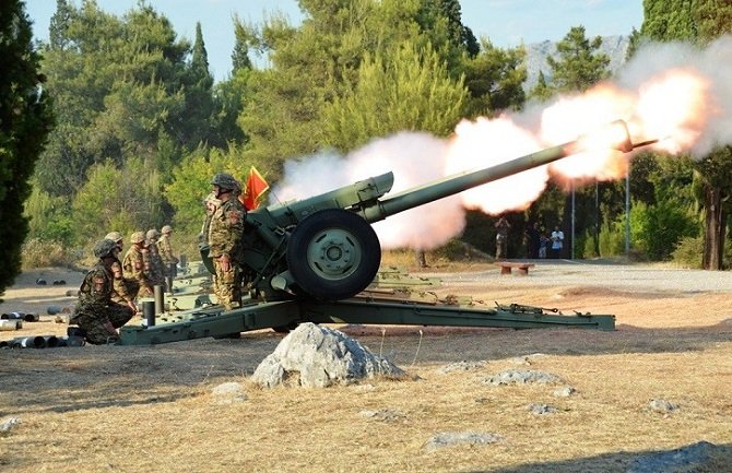 Izvršena počasna paljba u Podgorici