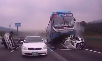 Autobus ostao bez kočnica i gazio sve pred sobom, dvije osobe poginule