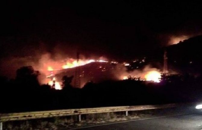 Požari za sada pod kontrolom, vatrogasci i dalje na terenu