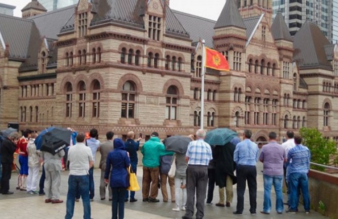 Povodom Dana državnosti: Crnogorska zastava podignuta i u Torontu