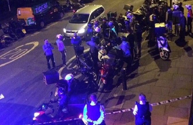 Muškarci polivali prolaznike kiselinom po licu