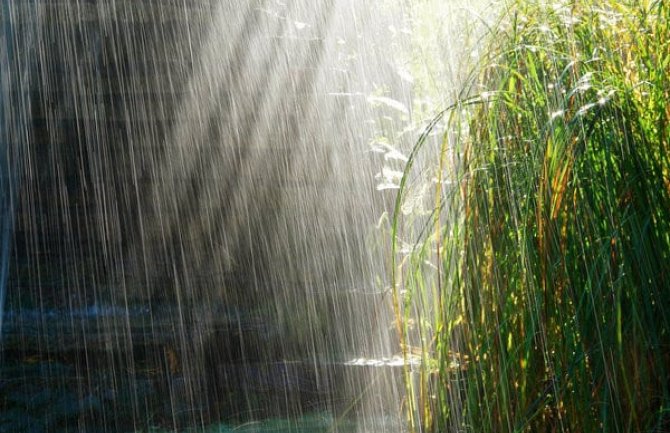 A za vikend,  sunce i kiša...