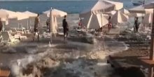 Pukla cijev i voda povukla dio plaže u Bečićima (VIDEO)