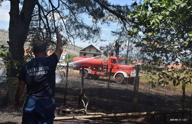 Požari u Podgorici lokalizovani, odbranjeni objekti