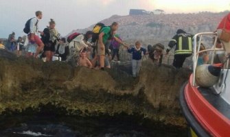 Zbog velikog požara u Tivtu evakuisano preko 100 ljudi