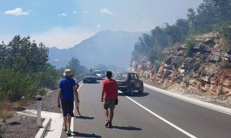 Prekinut saobraćaj Podgorica-Cetinje zbog požara