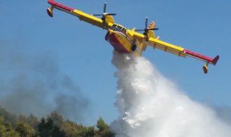 Hrvatski kanader od sjutra gasi požar u Boki Kotorskoj