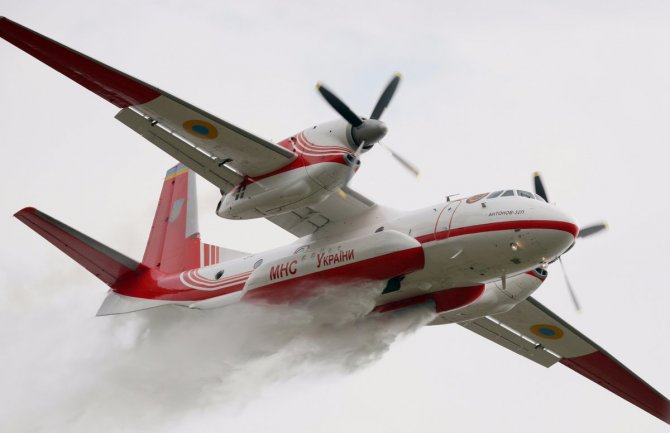 Požari u Tivtu i H.Novom,stižu još dva helikoptera i dva aviona