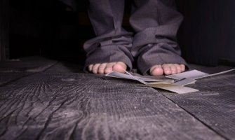 Nakon slave poveo dječaka(14) iz komšiluka kući i silovao ga cijelu noć 