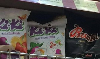 Bijelo Polje: Zmija u marketu među bombonima (FOTO)