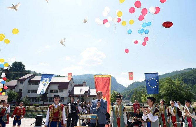 Simović svečano otvorio gradski trg u Šavniku(FOTO)