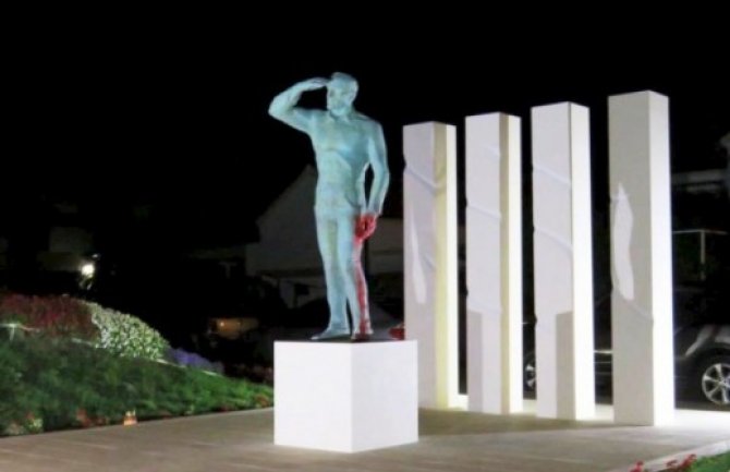 MVP skoro godinu ćuti o ignorisanju protestne note koju je CG uputila Hrvatskoj zbog spomenika Barešiću