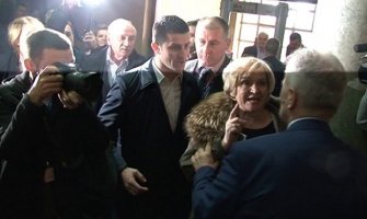 Zatraženo skidanje imuniteta za četiri poslanika DF-a zbog incidenta u holu Skupštine