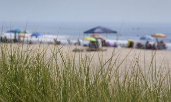 Pomoću ovog genijalnog trika sakrićete novčanik od lopova na plaži