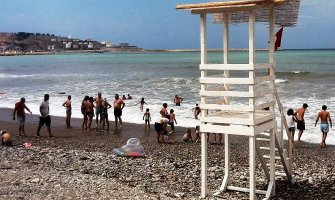 Talasi  bili viši od dva metra: Spašavali skutere u Sutomoru