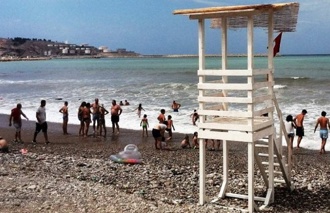 Talasi  bili viši od dva metra: Spašavali skutere u Sutomoru