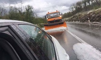 Veliko nevrijeme zahvatilo Istru: Snažan grad, na ulicama grtalice (VIDEO)