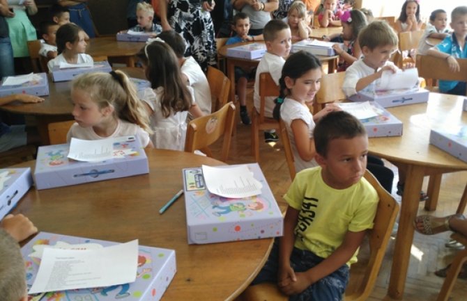 Opština Herceg Novi poklanja udžbenike prvacima