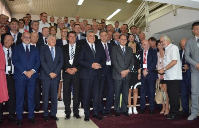 Vujanović: Iseljenici ulažite u Crnu Goru, posebno u Sjever