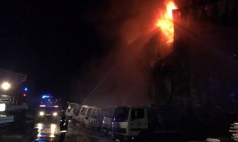 Podgorica: Veliki požar u hangaru Frikoma