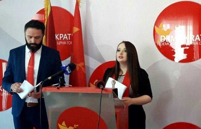 Demokrate: Barska plovidba jedva opstaje, a rukovodioci plaćaju za ručak 600 eura